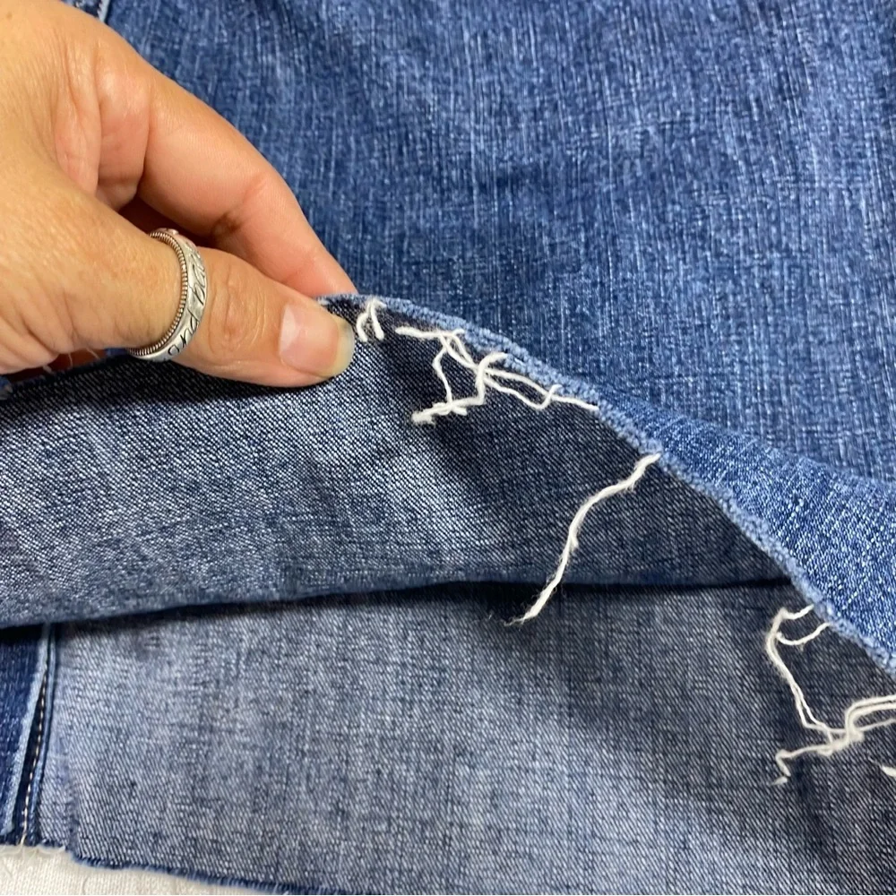 Gloria Vanderbilt Jean Mini Skirt Frayed Hem size 12 Button Down Skirt
